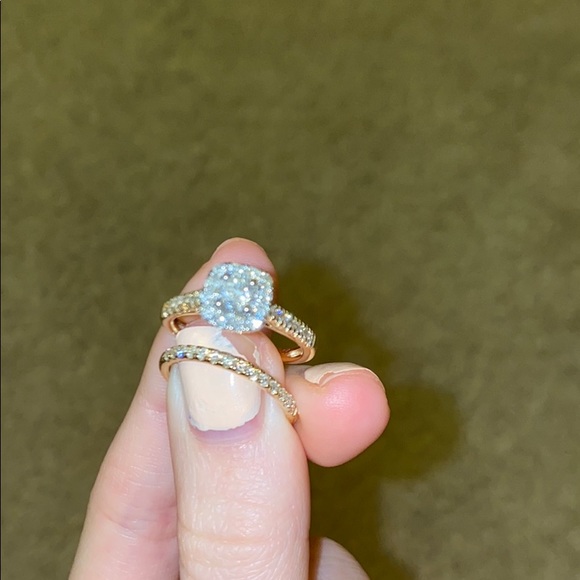 Beautiful engagement and wedding rings!!! 💎 - Picture 5 of 7